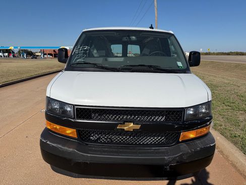 New 2025 Chevrolet Express 3500 Extended w/ Driver Convenience Package image 8