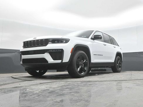 Used 2026 Jeep Grand Cherokee Limited w/ Limited Altitude Package AWD/4WD image 26