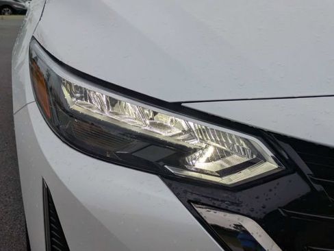 Used 2024 Nissan Sentra SR FWD image 10
