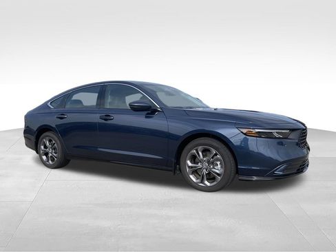 Used 2025 Honda Accord EX-L image 2
