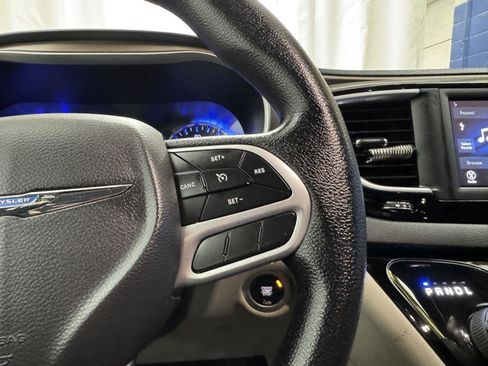 Used 2021 Chrysler Voyager Lxi image 17