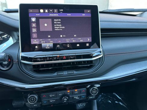 Used 2025 Jeep Compass Trailhawk w/ Trailer Tow Group image 18