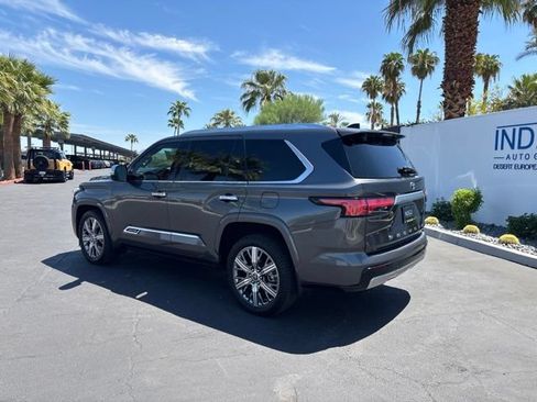 Used 2023 Toyota Sequoia Capstone AWD/4WD image 7