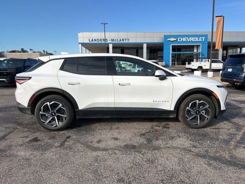 New 2026 Chevrolet Equinox EV LT image 2