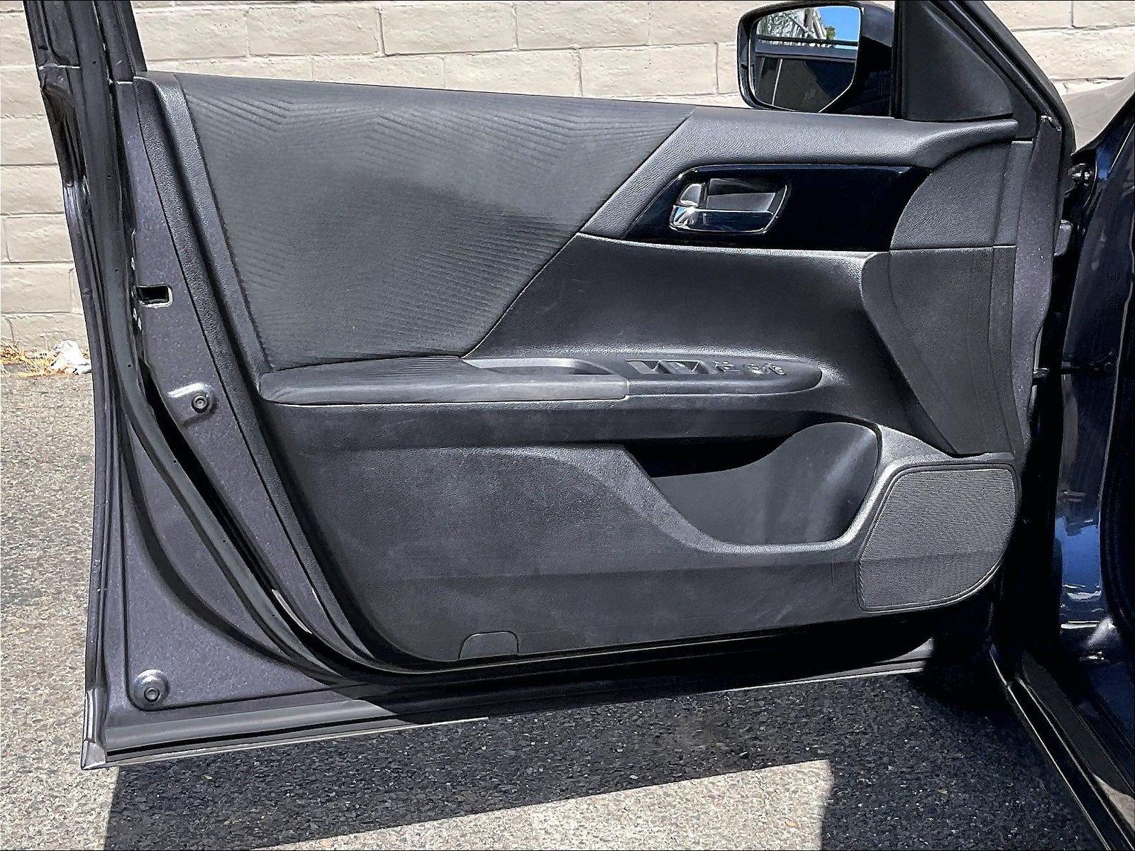 Used 2016 Honda Accord LX image 22