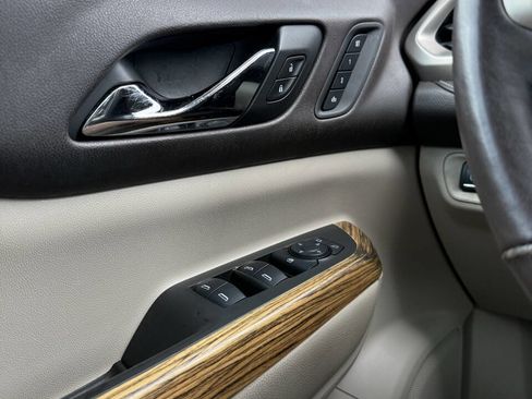 Used 2017 GMC Acadia Denali w/ Technology Package image 14