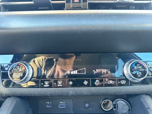 Used 2024 Mitsubishi Outlander SE Black Edition image 17