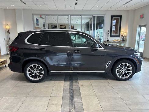 Used 2023 BMW X5 xDrive40i w/ Premium Essential Package image 2