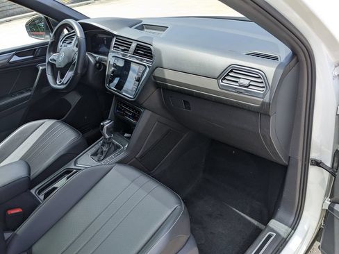 Certified 2023 Volkswagen Tiguan SE R-Line FWD image 21