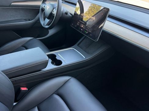 Used 2023 Tesla Model Y Performance image 19