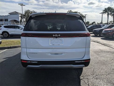 Used 2024 Kia Carnival EX image 5