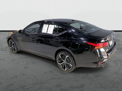 Used 2024 Nissan Altima 2.5 SR image 2