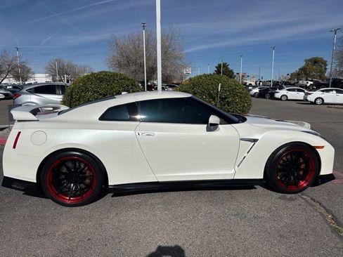Used 2020 Nissan GT-R Premium image 8