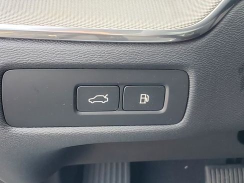 New 2026 Volvo XC60 T8 Ultra w/ Protection Package Premier AWD/4WD image 17