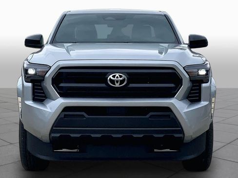 Used 2025 Toyota Tacoma SR RWD image 4