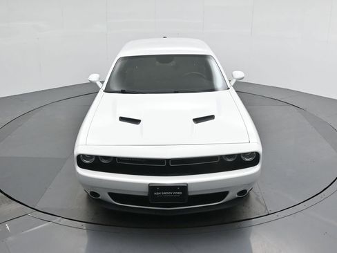 Used 2020 Dodge Challenger SXT image 31