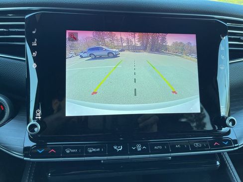 Used 2024 Jeep Wagoneer L Series II w/ Flexible Seating Group image 11