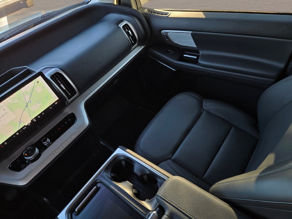 Used 2026 Ford Expedition Active RWD image 16