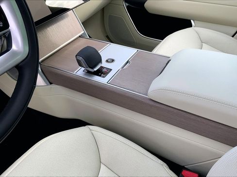 New 2026 Land Rover Range Rover Long Wheelbase SE image 7