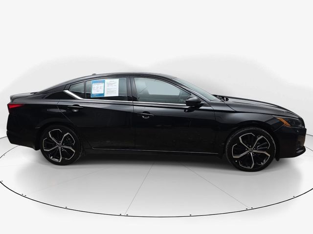 Used 2024 Nissan Altima 2.5 SR w/ SR Premium Package FWD image 5