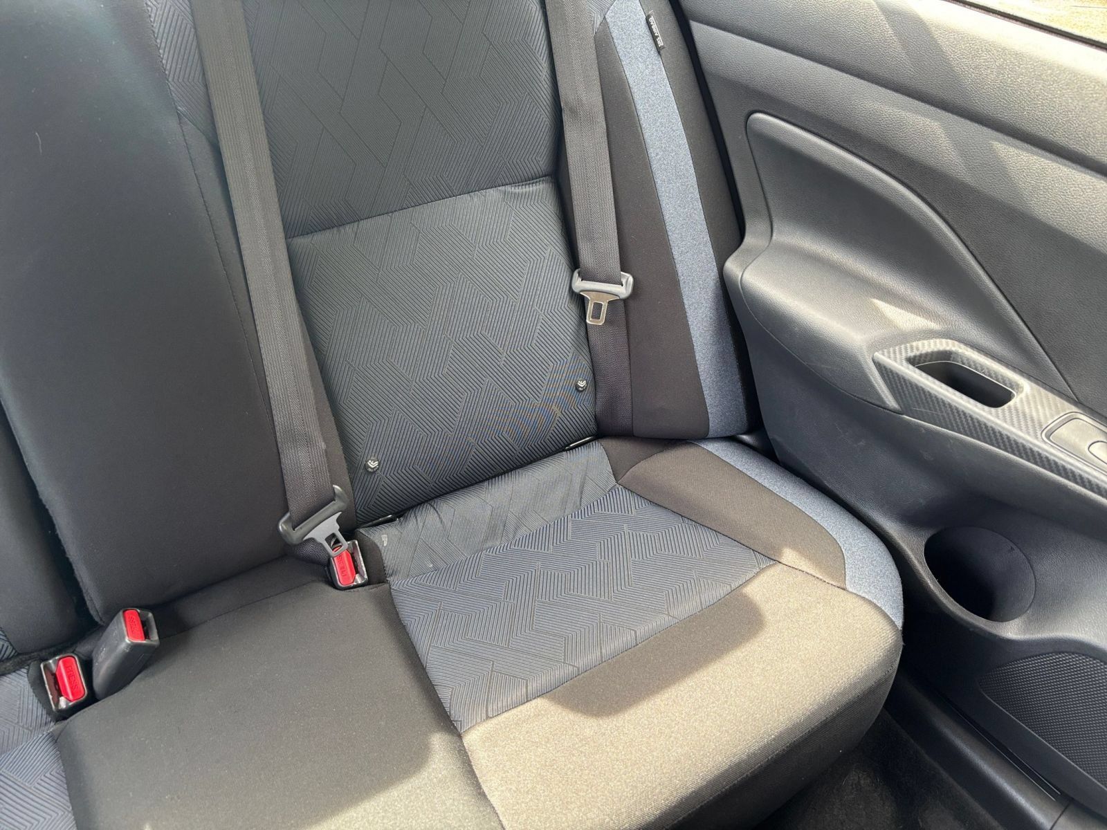 Used 2025 Nissan Versa SV FWD image 34