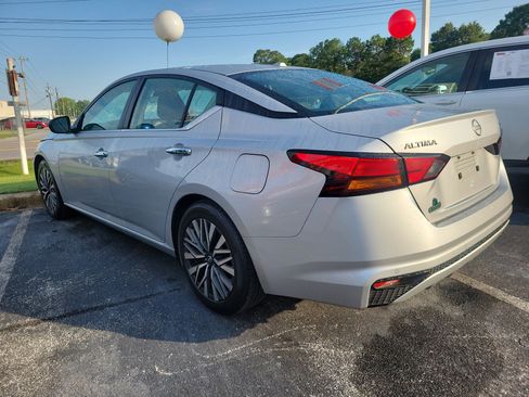 Used 2024 Nissan Altima 2.5 SV FWD image 3