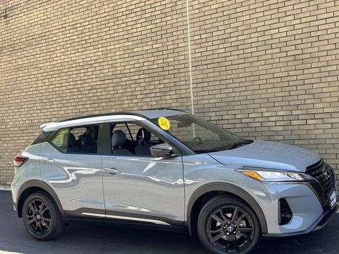 Used 2023 Nissan Kicks SR w/ SR Premium Package FWD image 4