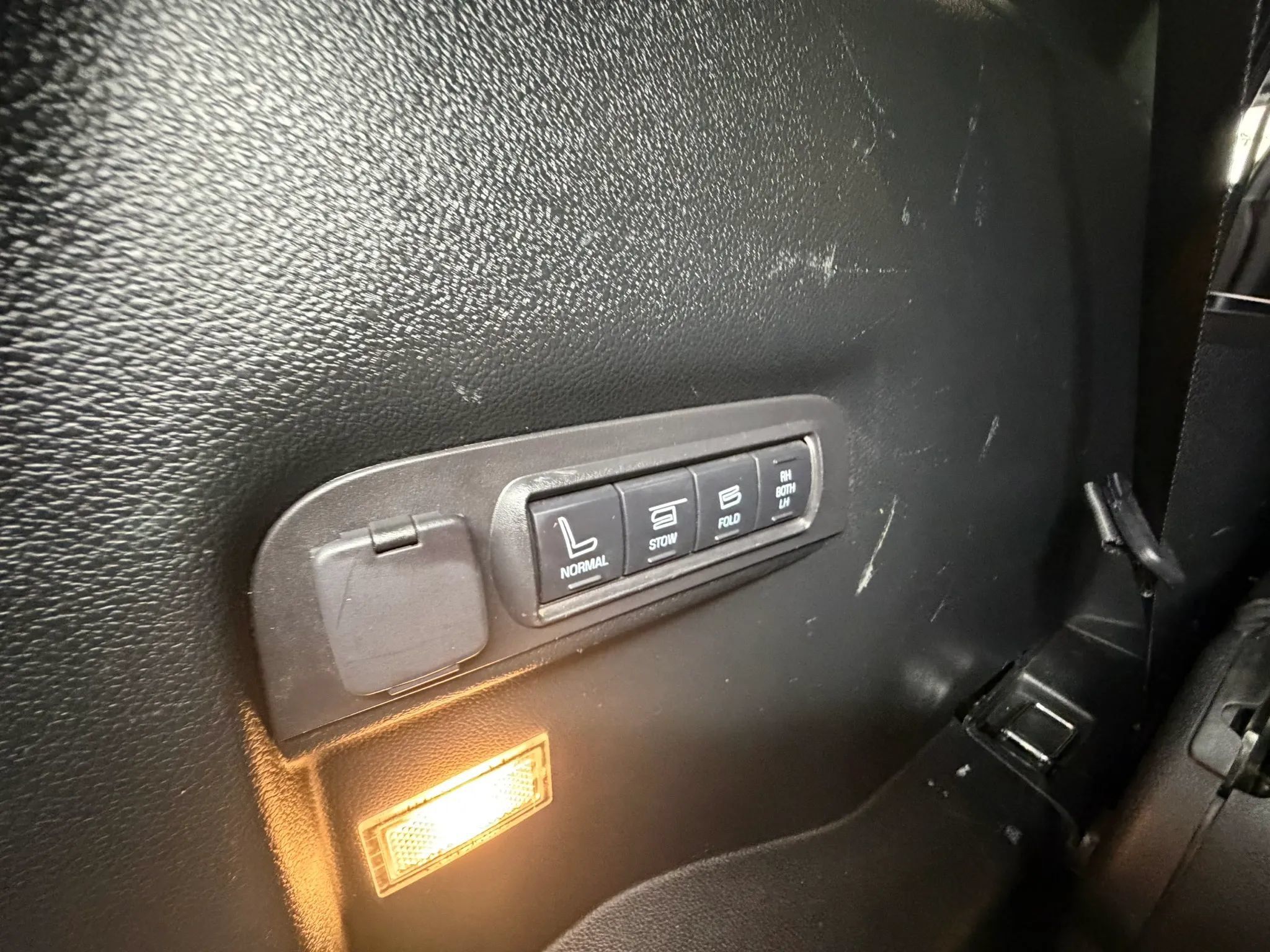 Used 2019 Ford Explorer Limited w/ Class III Trailer Tow Package FWD image 38