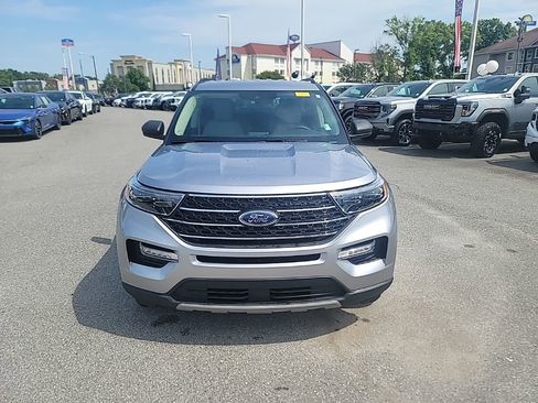 Used 2024 Ford Explorer XLT w/ Equipment Group 202A RWD image 2