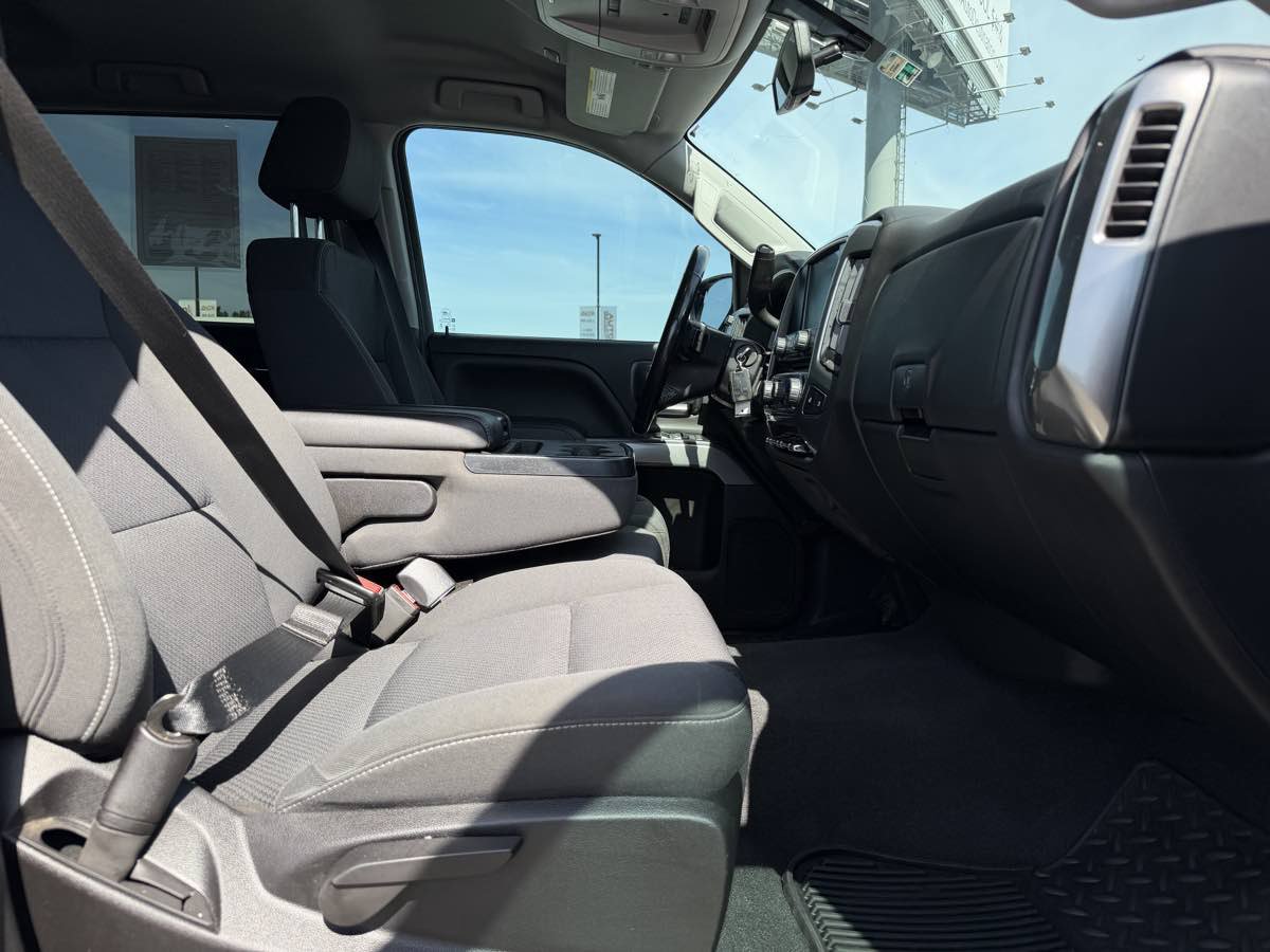 Used 2018 Chevrolet Silverado 1500 LT w/ Texas Edition AWD/4WD image 13