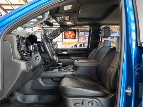 Used 2022 Chevrolet Silverado 1500 ZR2 w/ Technology Package image 6