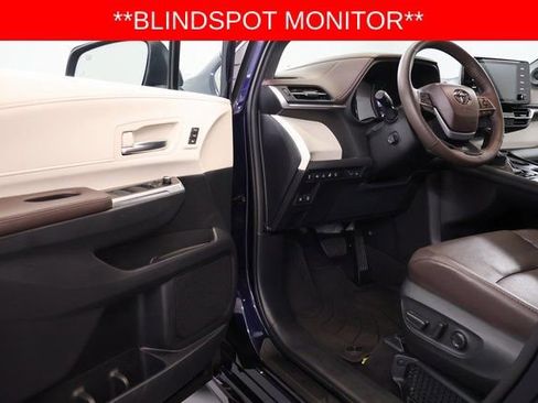 Used 2024 Toyota Sienna Platinum image 6