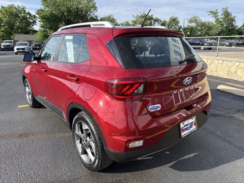 Used 2025 Hyundai Venue SEL FWD image 7