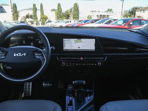 Used 2023 Kia Niro EX Touring image 13