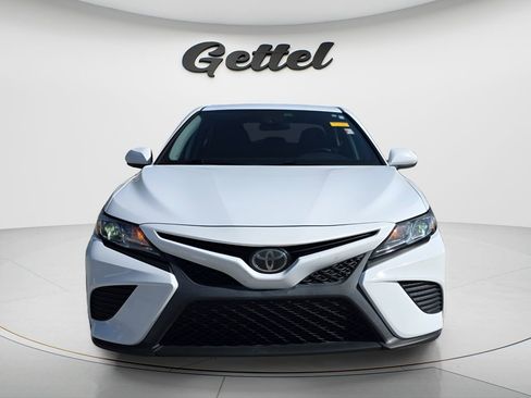 Used 2020 Toyota Camry SE image 2