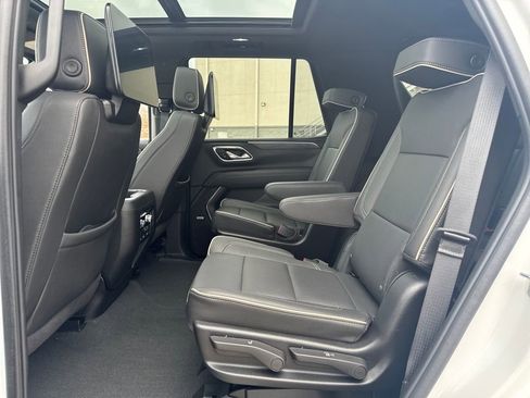 Used 2024 GMC Yukon SLT w/ SLT Premium Package image 15