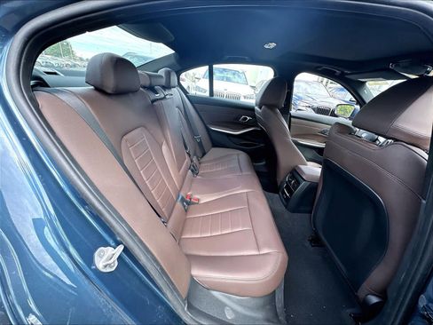 Used 2025 BMW 330i Sedan w/ Premium Package RWD image 25
