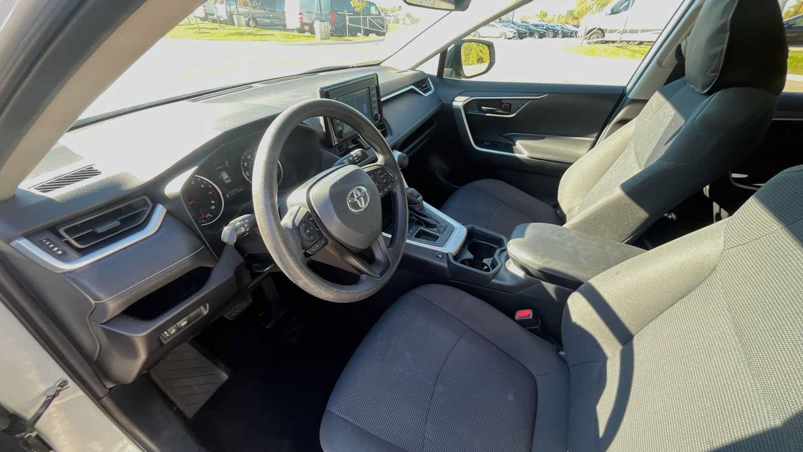 Used 2019 Toyota RAV4 LE FWD image 14