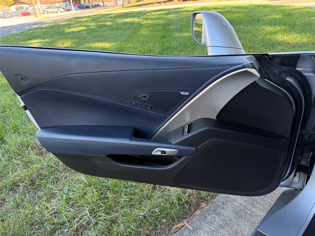 Used 2017 Chevrolet Corvette Stingray Coupe RWD image 42