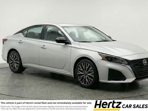 Used 2025 Nissan Altima 2.5 SV image 1