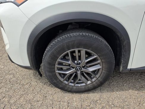 Used 2024 Nissan Rogue S FWD image 3