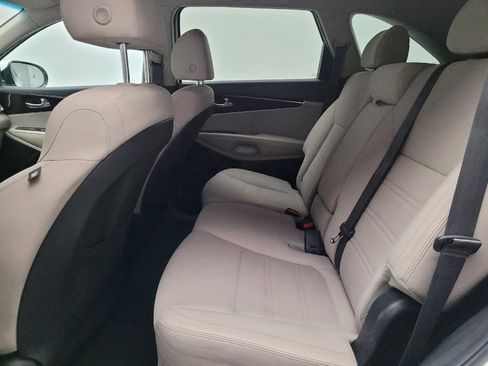 Used 2020 Kia Sorento LX w/ LX I4 Convenience Package FWD image 18