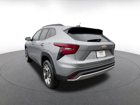 Used 2025 Chevrolet Trax LT w/ LT Convenience Package image 11