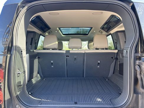 Used 2023 Land Rover Defender 110 SE image 11
