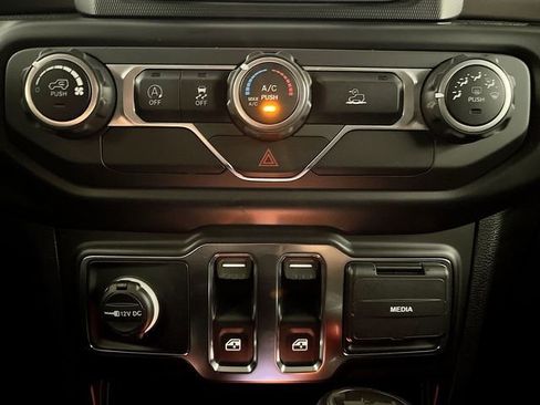 Used 2021 Jeep Wrangler Sport S image 19