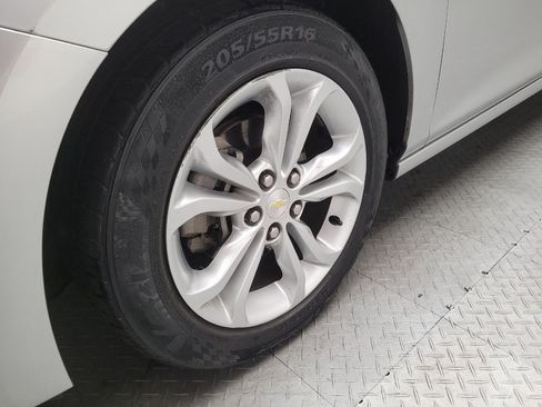 Used 2019 Chevrolet Cruze LT FWD image 31