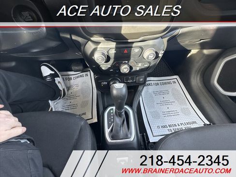 Used 2020 Jeep Renegade Latitude w/ Cold Weather Group image 14