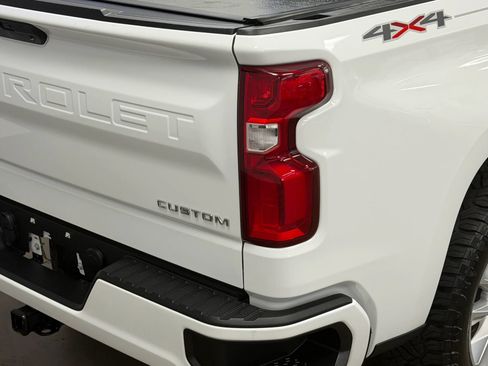 Used 2022 Chevrolet Silverado 1500 Custom AWD/4WD image 9