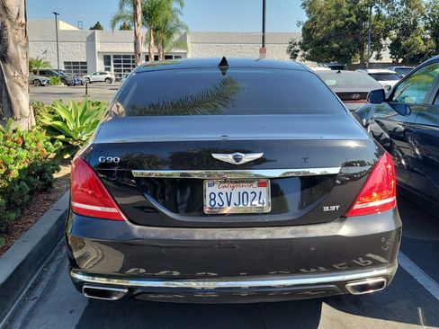Used 2017 Genesis G90 3.3T Premium RWD image 4