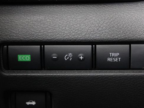 Used 2025 Nissan Sentra SR w/ SR Premium Package FWD image 22